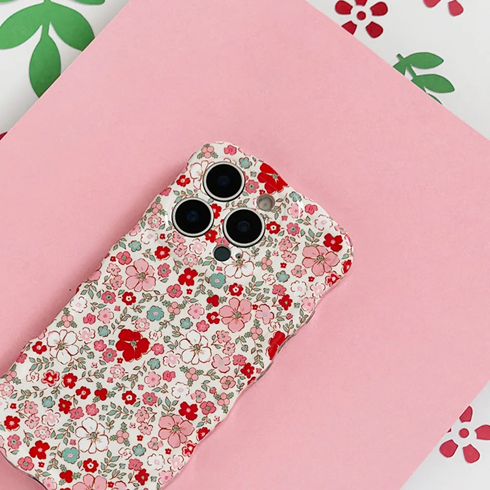 Clear Surface Casual Look Wavy Phone Case - Cute Flowers