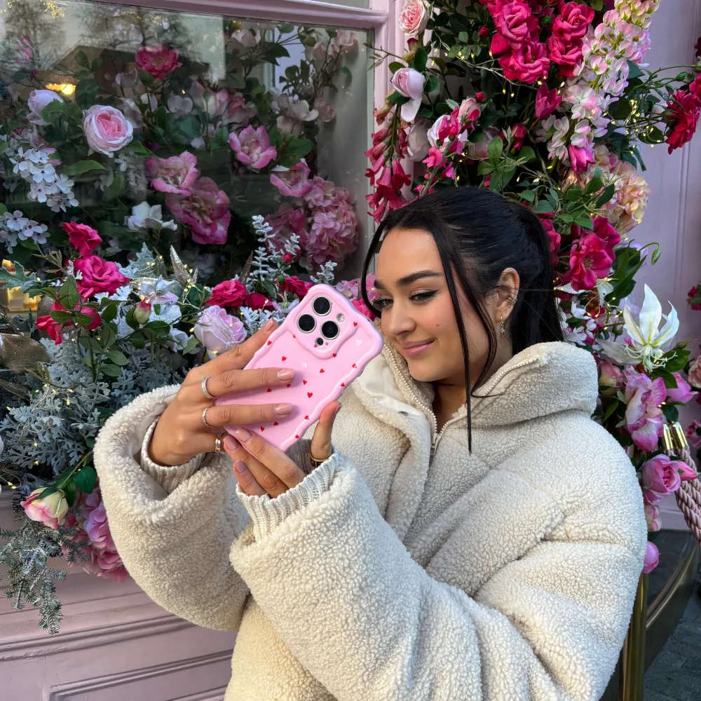 Flexible Material Light Shield Wavy Phone Case - Cute Hearts