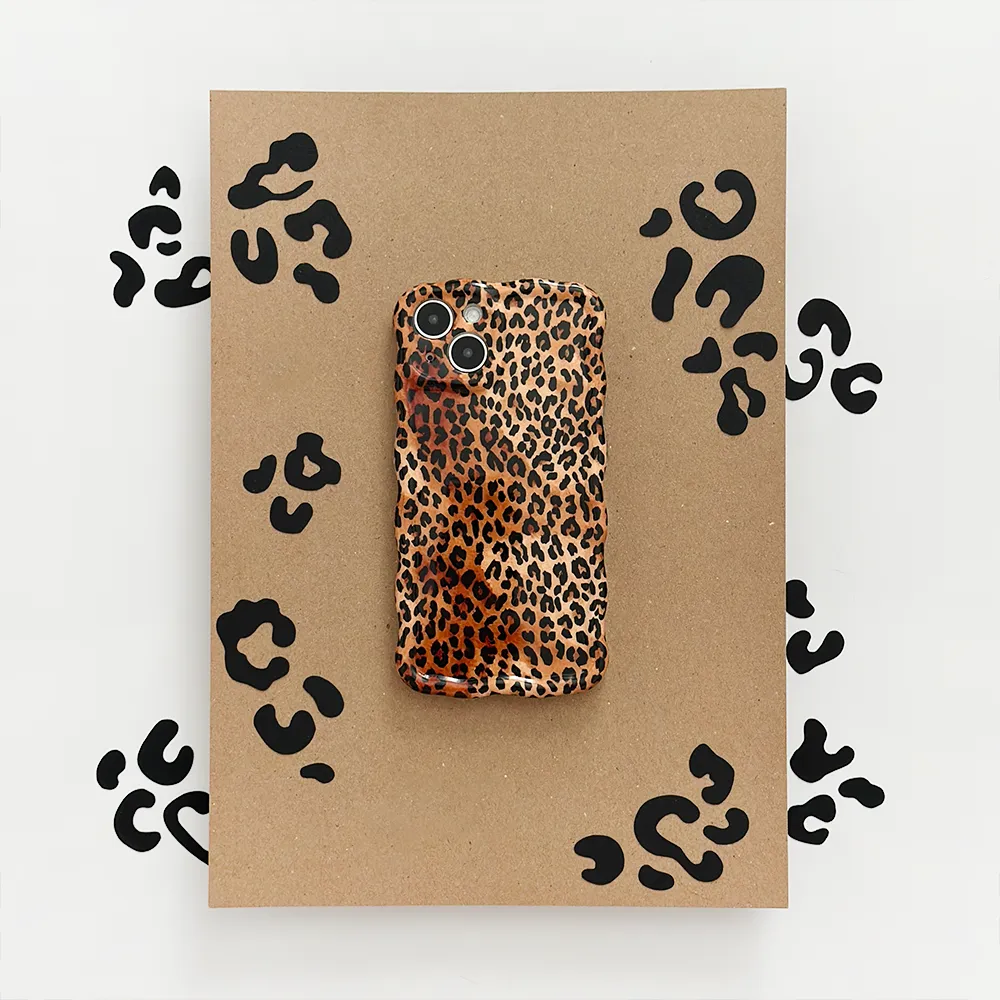 Wavy Phone Case - Leopard Sleek Edge Design Protective Detail